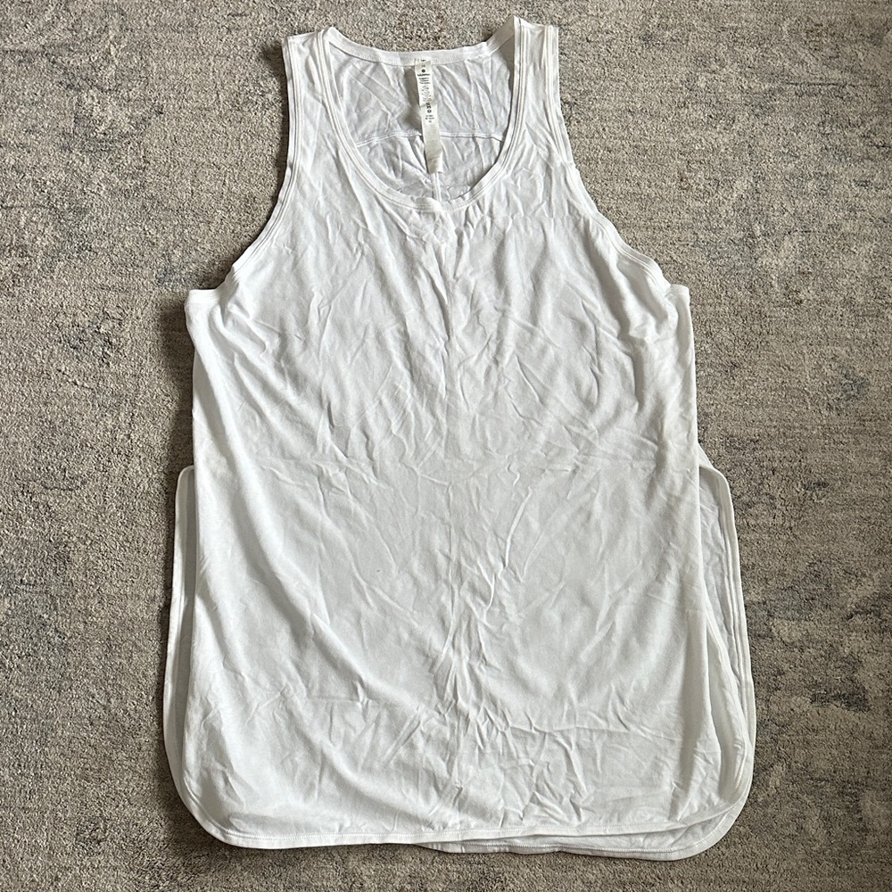 Lululemon women split side tank
Size 10
Color white